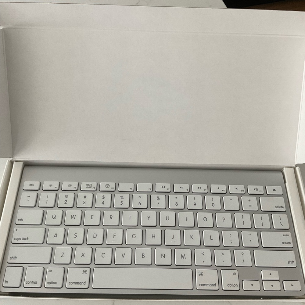 Apple Wireless Keyboard White and Silver